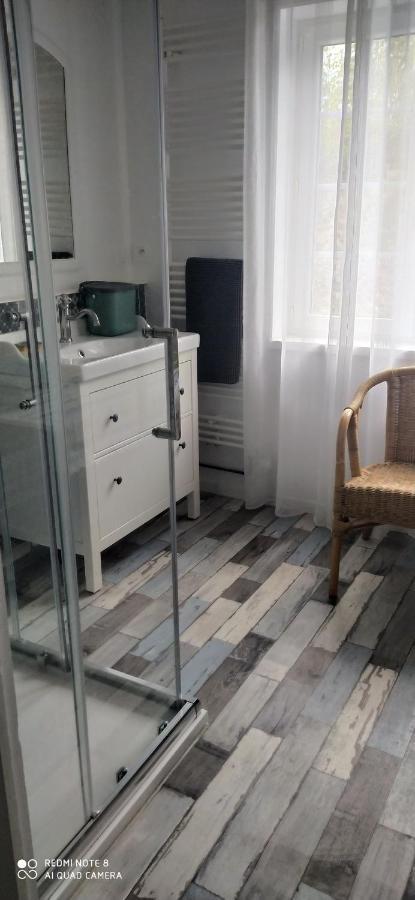 Logement Independant Attenant A Une Maison Dans Grand Jardin Retournac Eksteriør billede